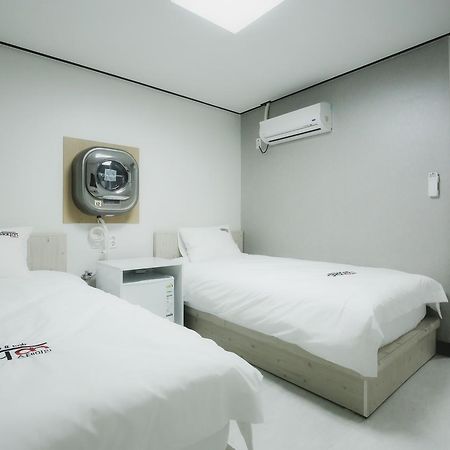 Stayan Guesthouse And Bnb Busan Esterno foto