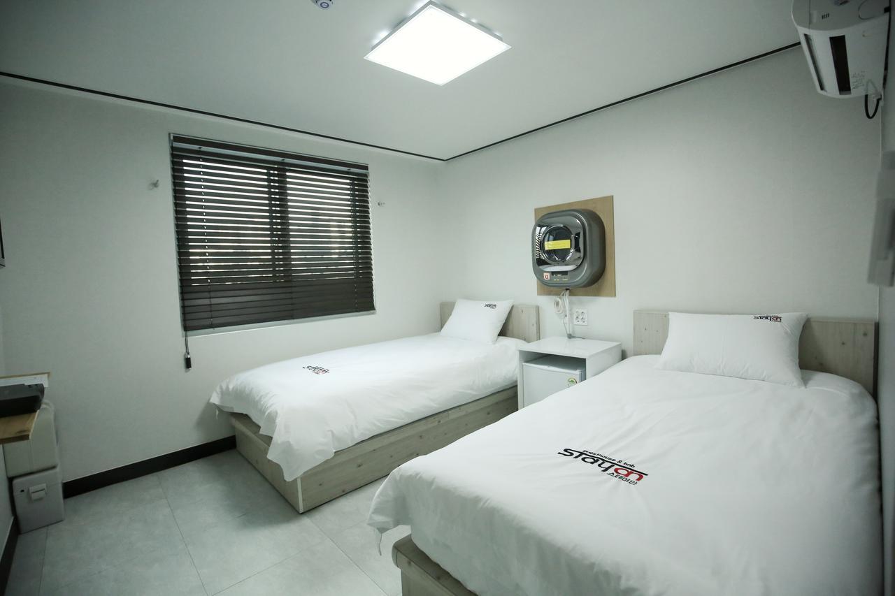 Stayan Guesthouse And Bnb Busan Esterno foto